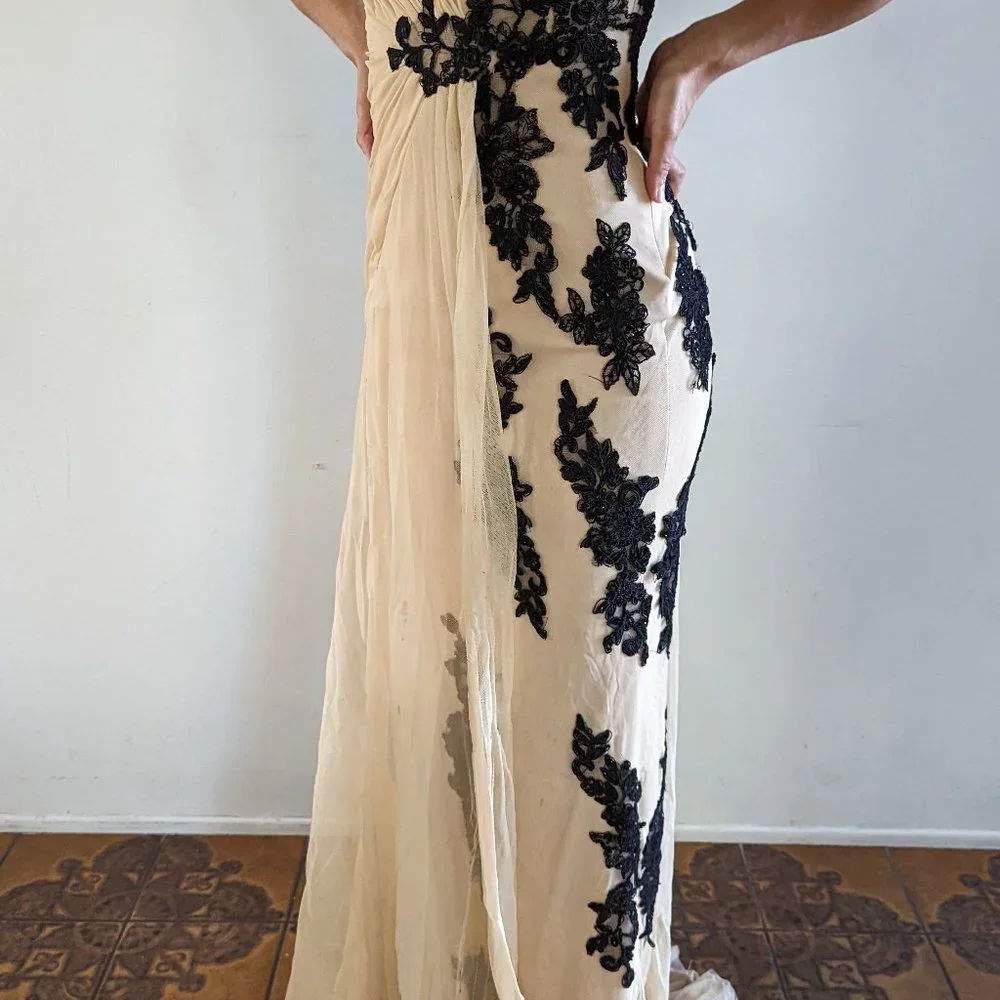 Sherri Hill Lace Nude And Black Evening Gown - Picture 3 of 4